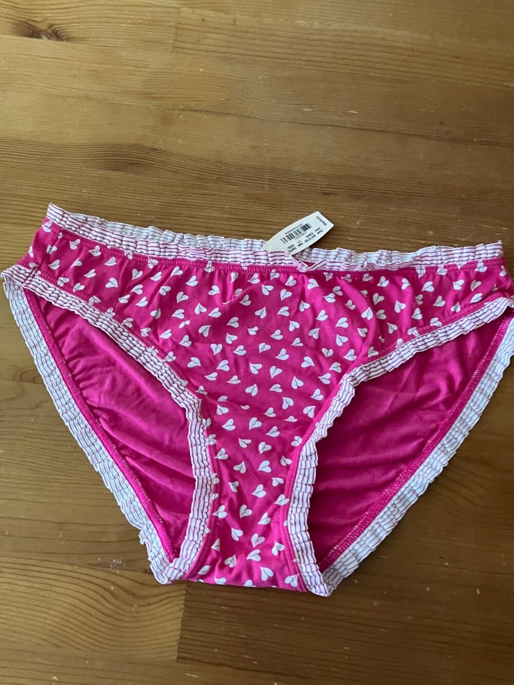 Victoria's secret hiphugger panty  Magenta pink color w/White heart pattern Sz M